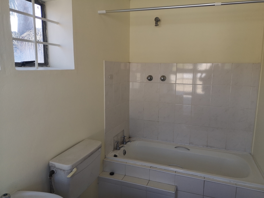 To Let 2 Bedroom Property for Rent in Cambridge Eastern Cape